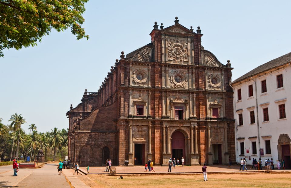 places to visit in goa basilica of bom jesus